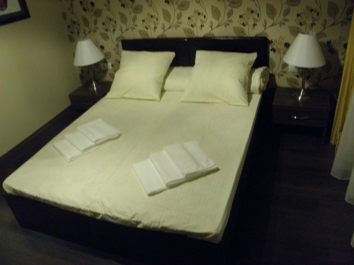 Krts Korona Hotell Sudilovichi Eksteriør bilde