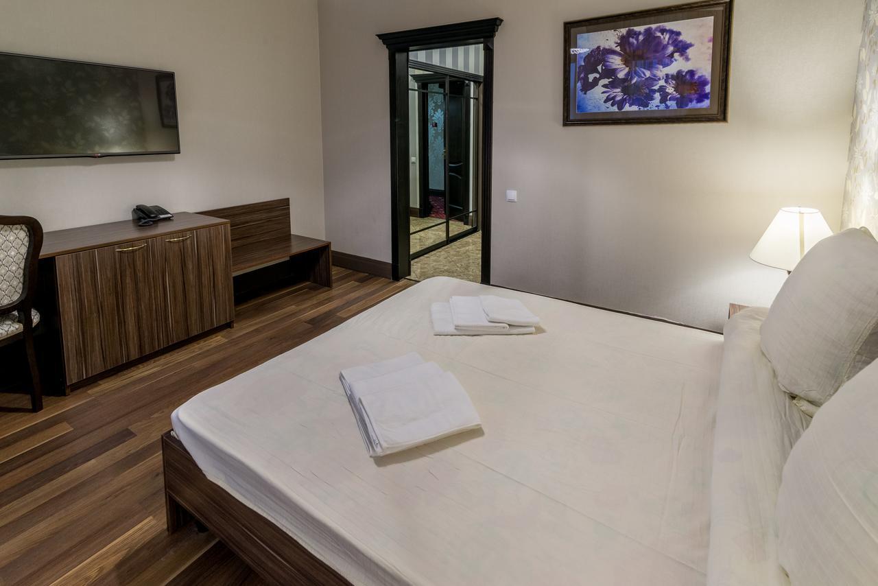 Krts Korona Hotell Sudilovichi Eksteriør bilde
